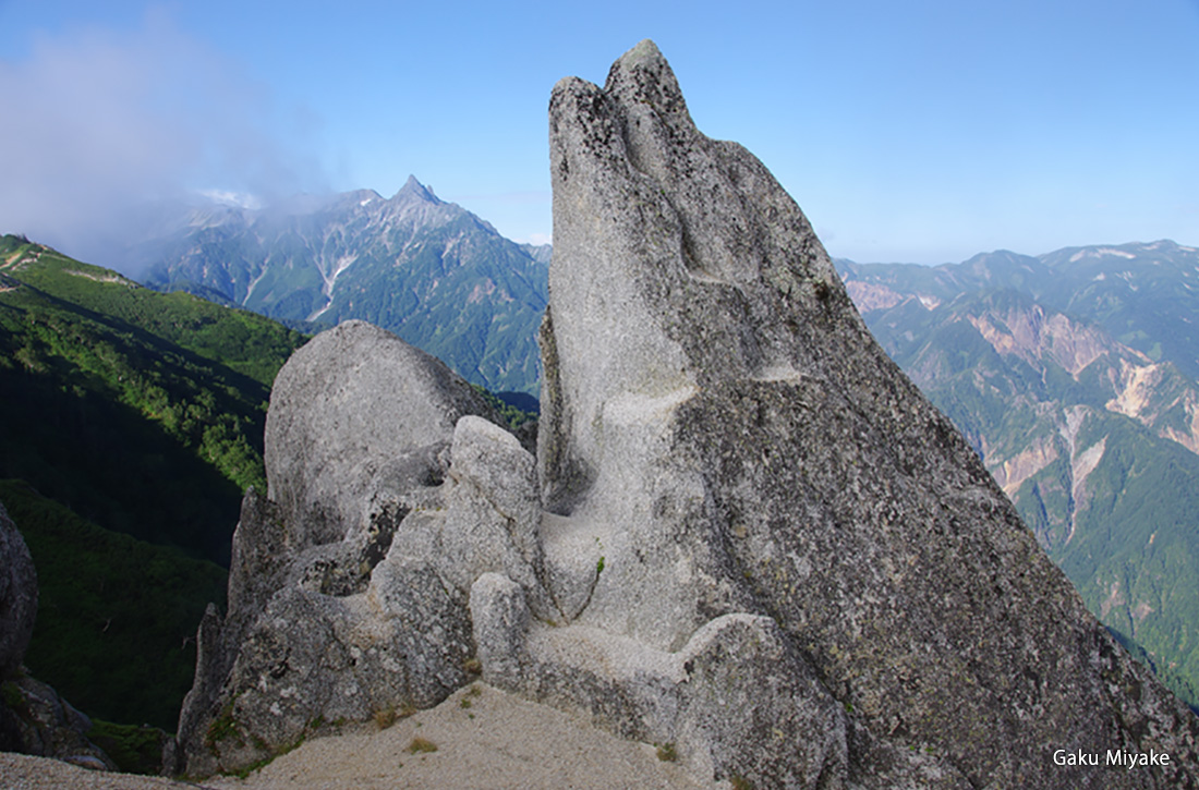 The uniquely shaped “Dolphin rock” along Kassen Ridge.