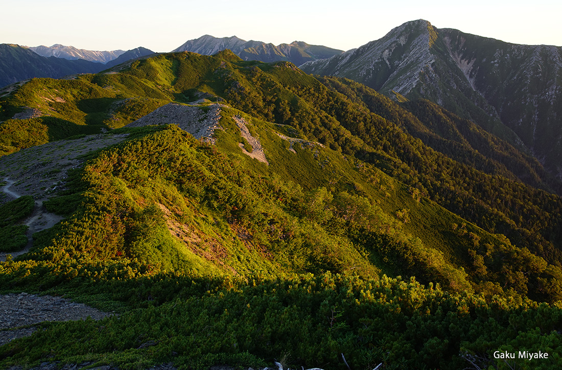Mt. Jonen as seen from Mt. Chogatake early in the morning.