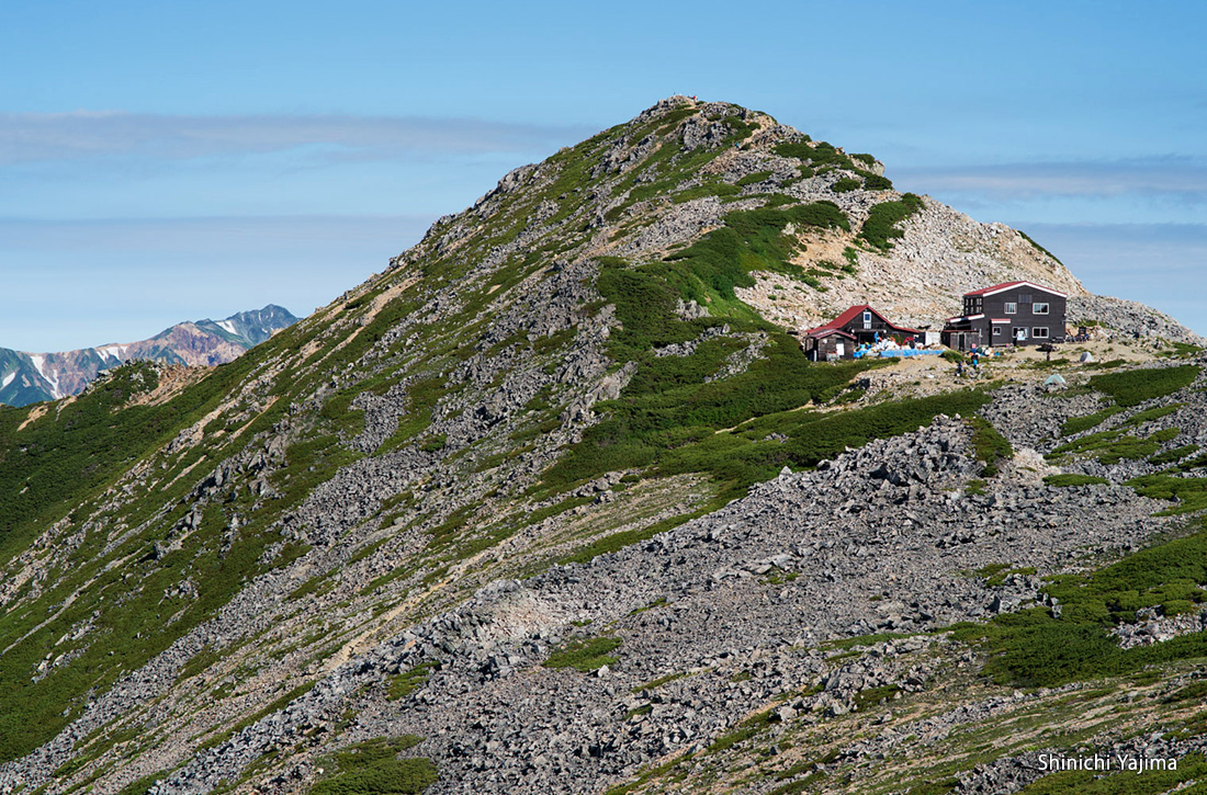 The popular Daitenso Hutte Mountain Hut is known for its warm hospitality.